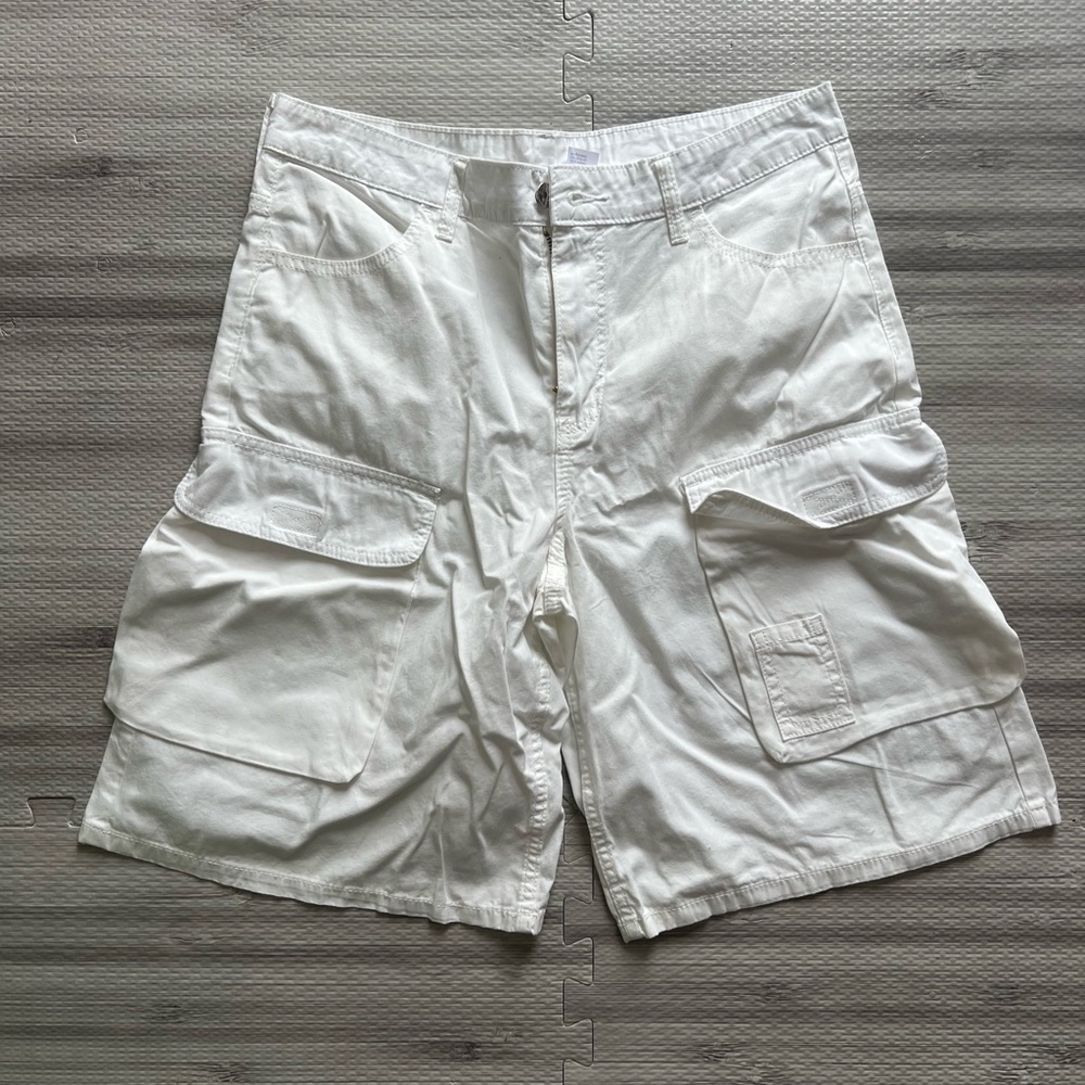 DIVIDED Women’s White Cargo Shorts 4